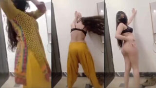 Sexy Pakistani girl nude dance mujra hot video dekhe