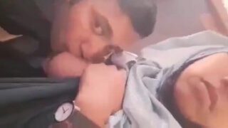 Mele mein apni saheli ke mamme choosta Pakistani launda