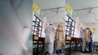 Pakistani school teachers ne kalas ke kamre mein ki gandi harkate