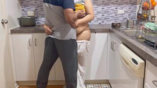 Husband ghar nahi tha us ke friend se sex karne ka Nude MMS