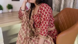 Sexy Young  Stepsister ko burger khila ke chodne ki xxx video